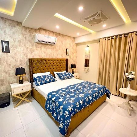 Eiffel Luxury Apartments Lahore Esterno foto