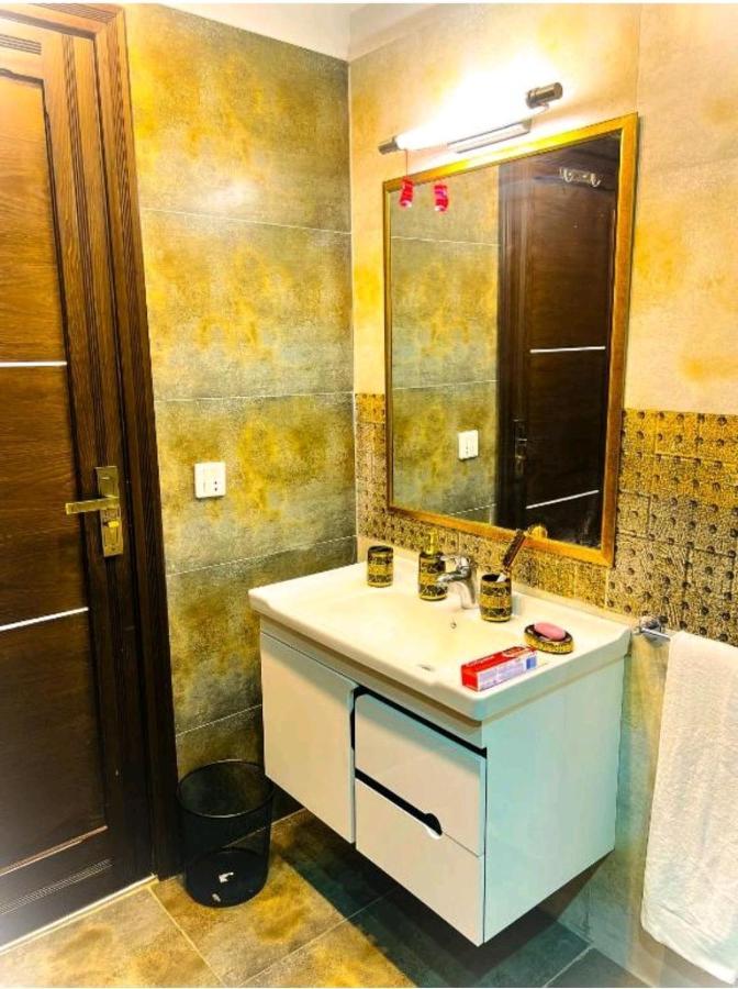 Eiffel Luxury Apartments Lahore Esterno foto