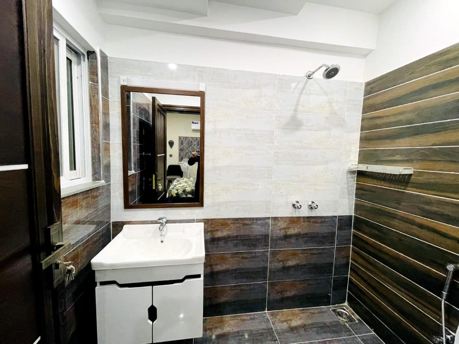 Eiffel Luxury Apartments Lahore Esterno foto