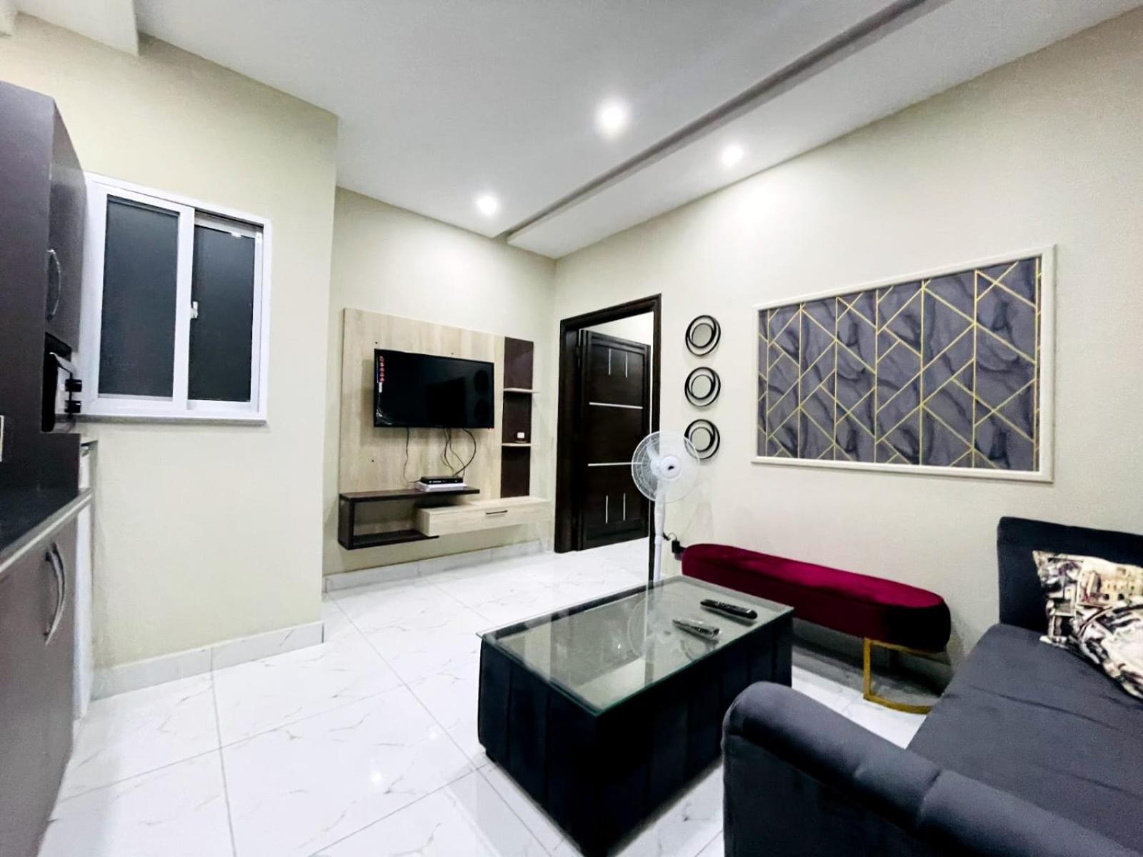 Eiffel Luxury Apartments Lahore Esterno foto