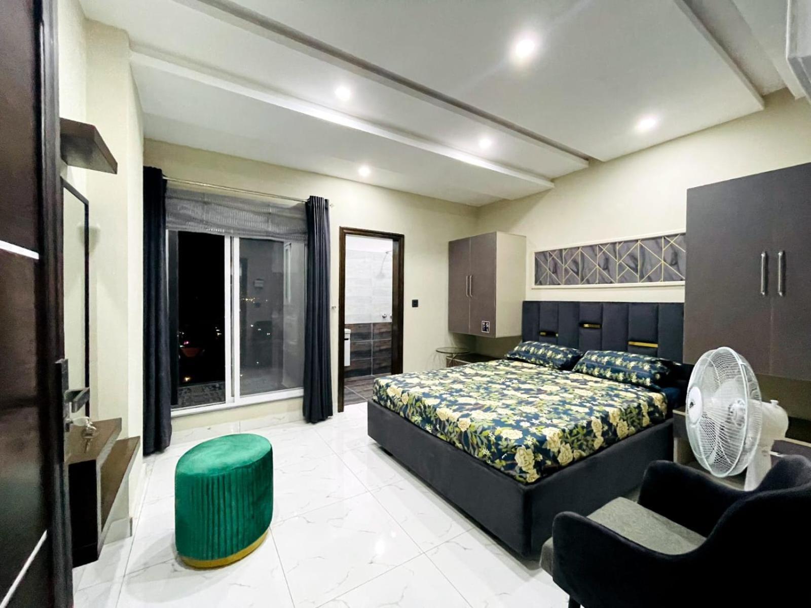 Eiffel Luxury Apartments Lahore Esterno foto