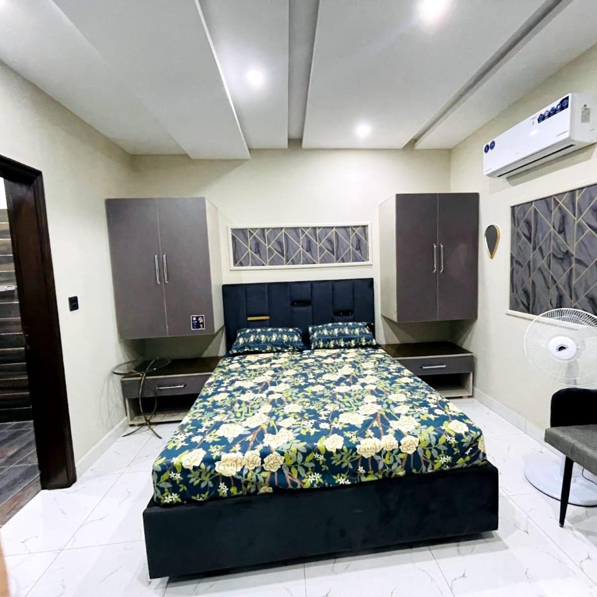 Eiffel Luxury Apartments Lahore Esterno foto